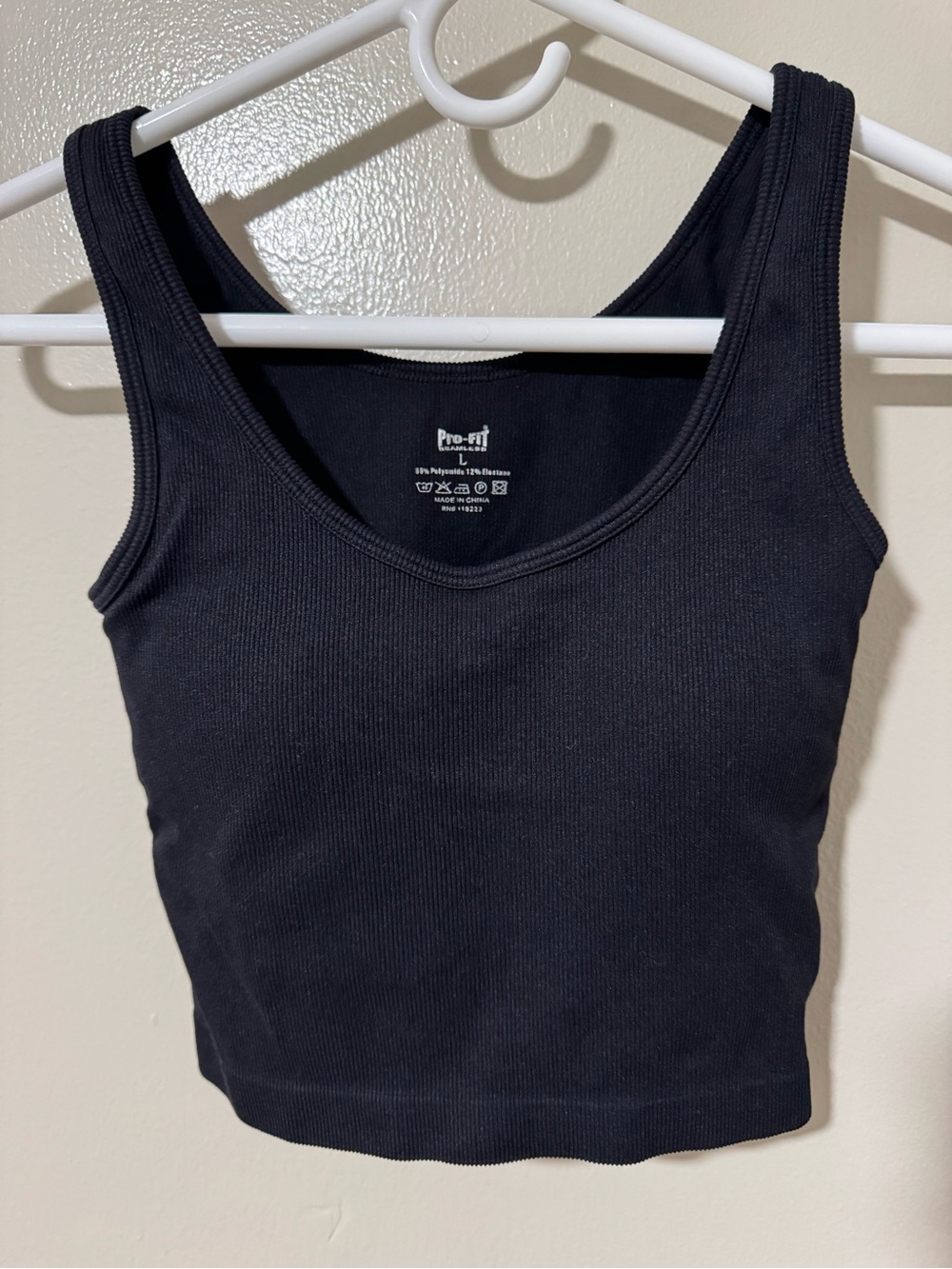 Pro-Fit Seamless Black Ribbed Tank Top- Large